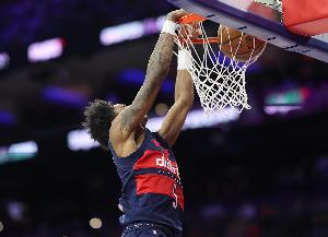 开云体育官网-手感冰凉！AJ-约翰逊半场6投仅1中拿到2分出现2失误 三分3中0